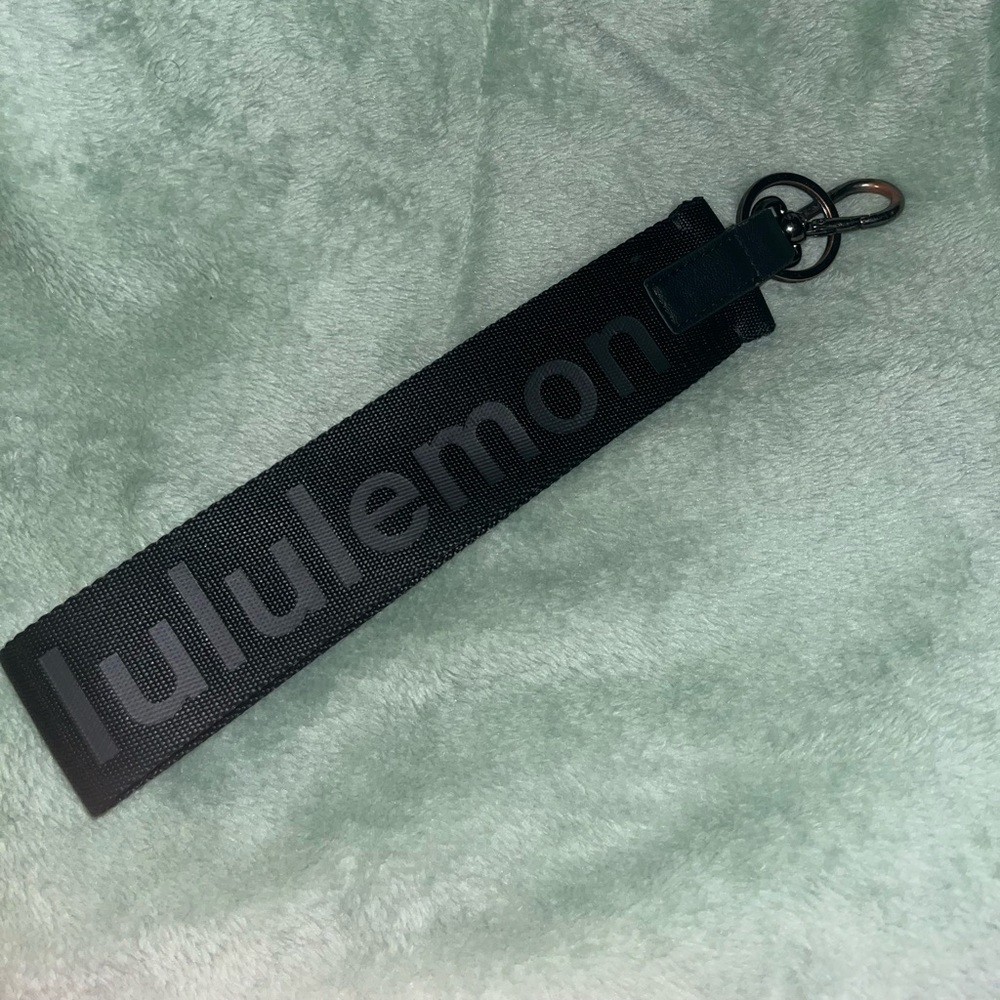 Lululemon NeverLost Keychain- Black